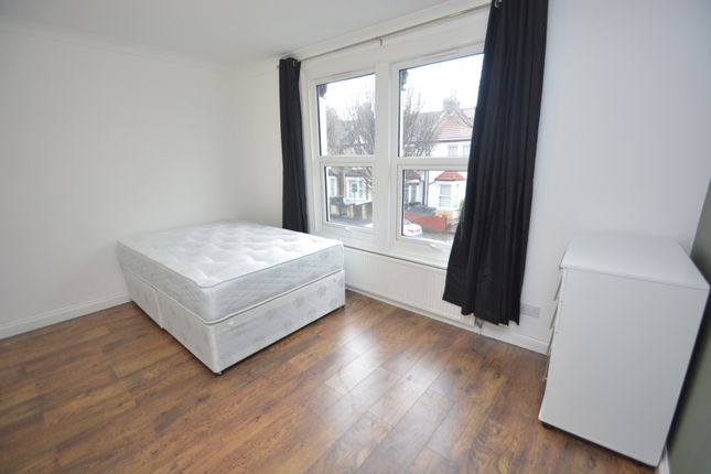 Thumbnail Room to rent in Greenfield Road, London