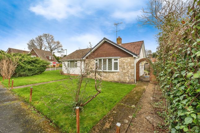 Detached bungalow for sale in Woodlands Way, North Baddesley, Southampton