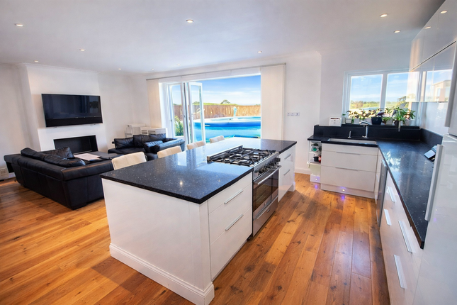 18, Lacey Crescent, Poole photo 3