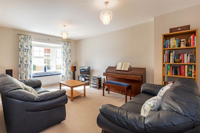 24, Yew Tree Close, Launton photo 4