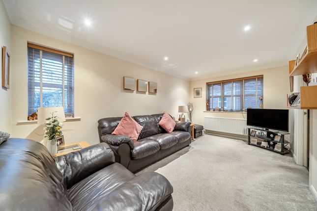 Flat 23, Twickenham Place, 69, Woodfield Road, Thames Ditton photo 2