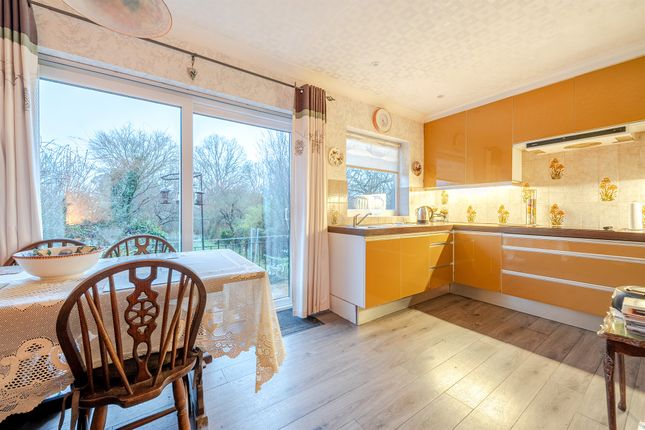 30, Ridge Crest, Enfield photo 4