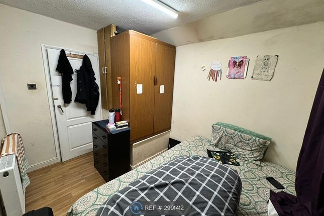 Woodward Road, Dagenham photo 5