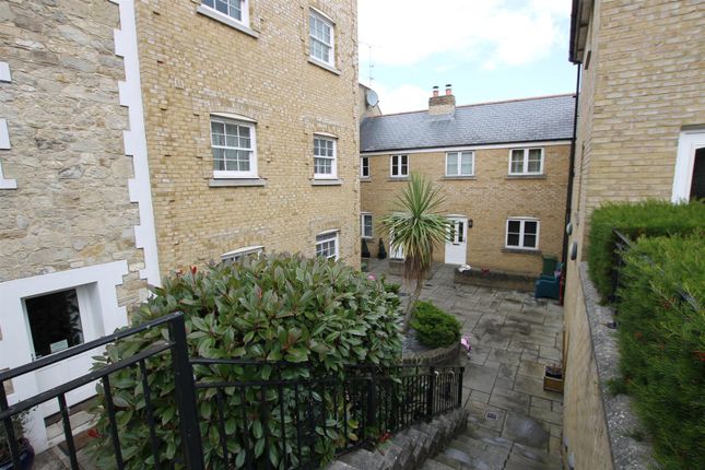 Thumbnail Terraced house to rent in Roundhouse Mews, George Street, Ryde