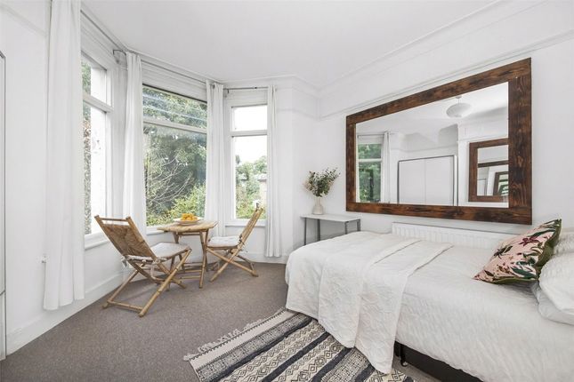Flat 3, 106, Breakspears Road, London photo 2