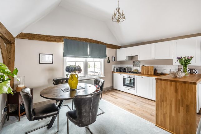 4 Devonshire House, 66 Church Street, Leatherhead photo 3