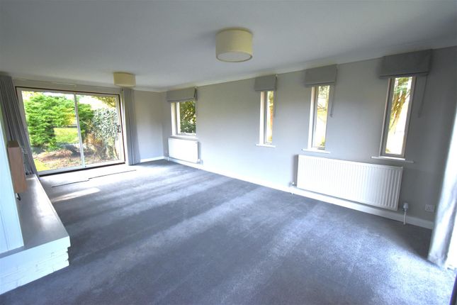 45, Maidenhead Court Park, Maidenhead photo 4