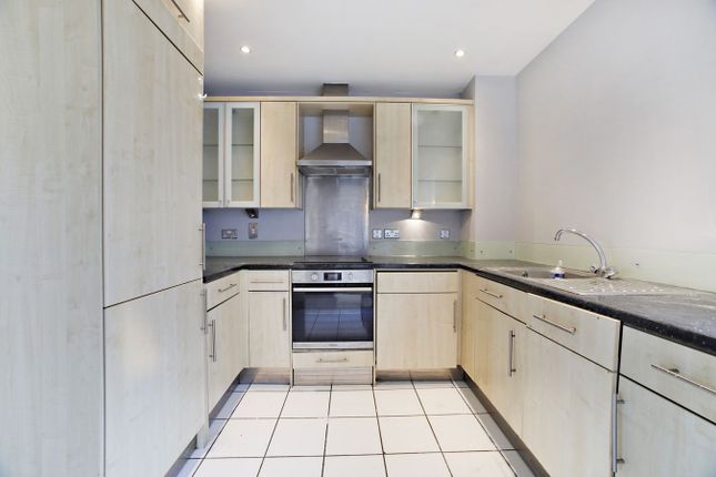 2 Artichoke Hill, London photo 3