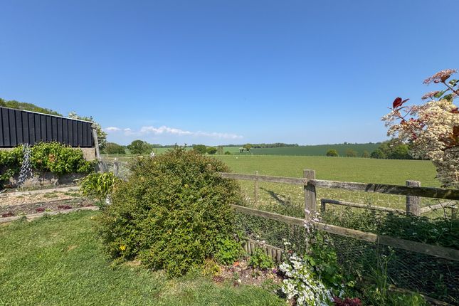 Yew Tree Cottage, Thorpe Road, Clacton-on-Sea photo 3