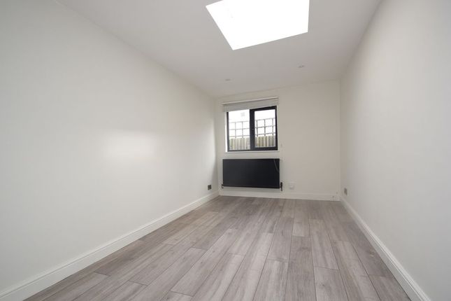 56, Wolseley Avenue, London photo 3