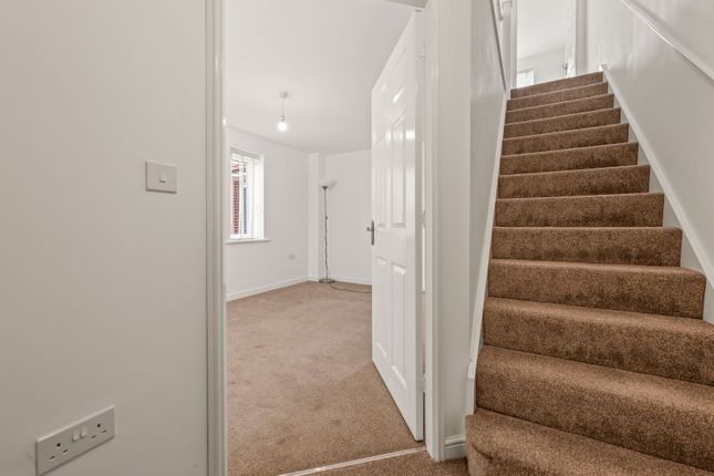 17, Diamond Close, Newark photo 4