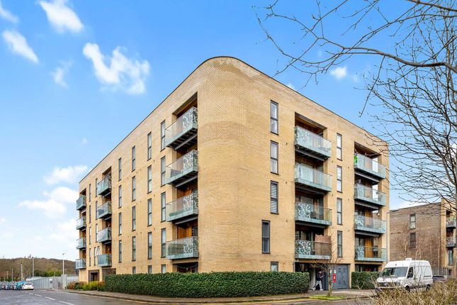 Flat for sale in Hickman Avenue, Highams Park