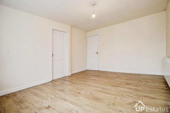 19, Elm Close, Coventry photo 4