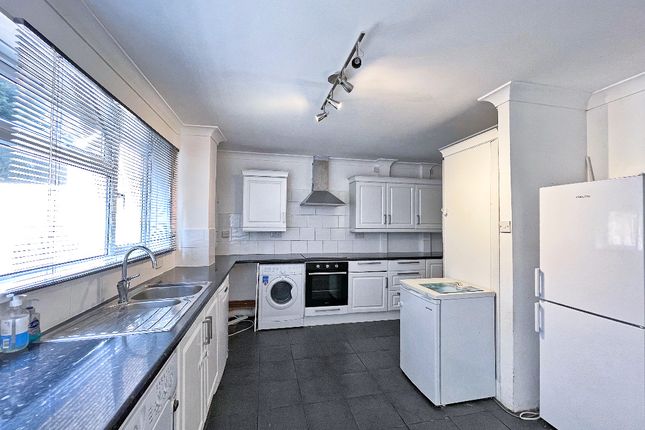 Maisonette to rent in Esher Road, Camberley
