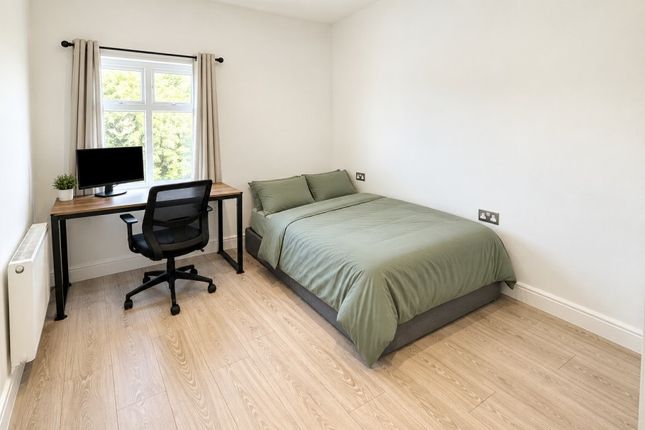 8 Aviv Place, 244 Station Road, Addlestone photo 4
