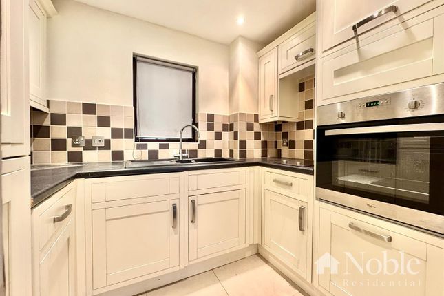 6 Queenswood House, Eastfield Road, Brentwood photo 3