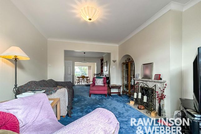 21, Windsor Avenue, West Molesey photo 4