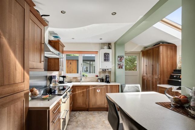 10, Glenbarr Close, London photo 4