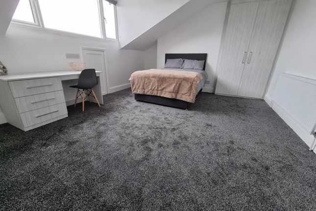 Thumbnail Flat to rent in Cardigan Road, Hyde Park, Leeds