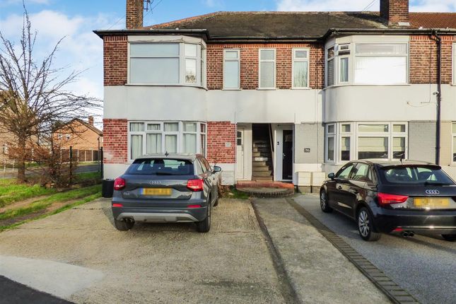 Thumbnail Flat to rent in Upper Brentwood Road, Gidea Park, Romford