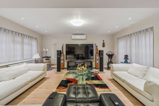 25 Butterfield, High Wycombe photo 2