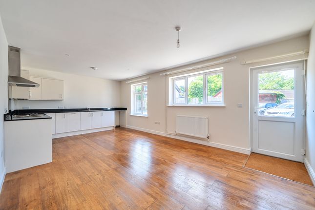 Flat 2, Hydewood, Oxford Road, Winchester photo 4