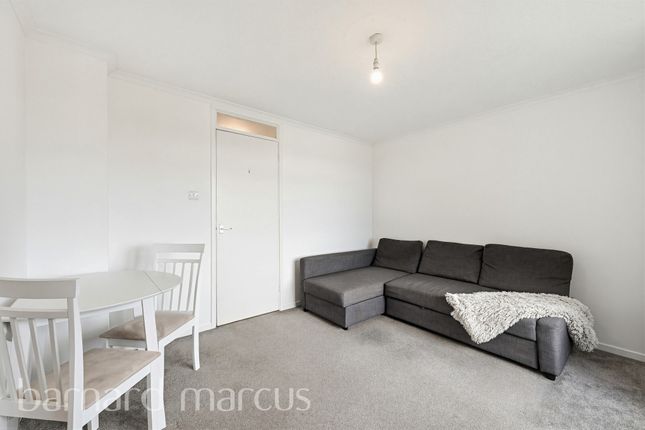 36, Minstrel Gardens, Surbiton photo 2