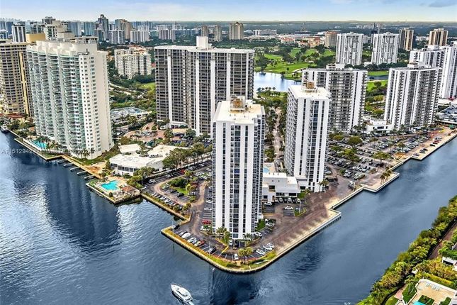 Property for sale in 20505 E Country Club Dr Apt 2033, Aventura, Fl 33180, Usa