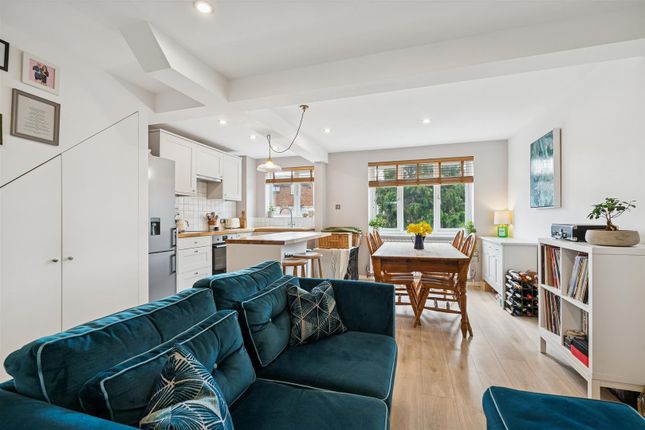 73, Hogarth Crescent, Colliers Wood photo 2