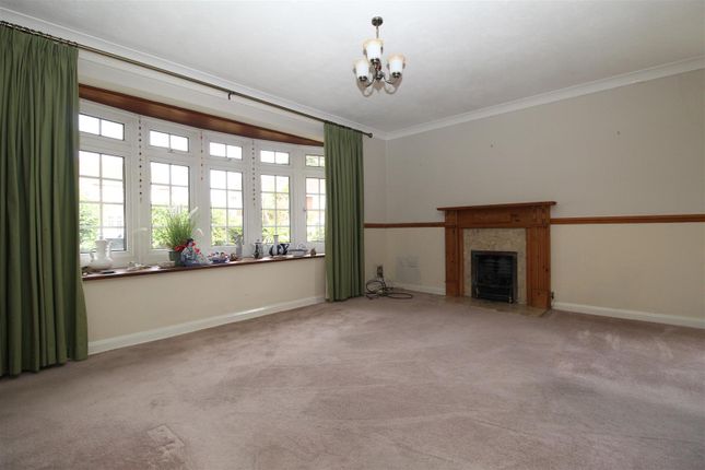 8, Caroline Crescent, Broadstairs photo 3