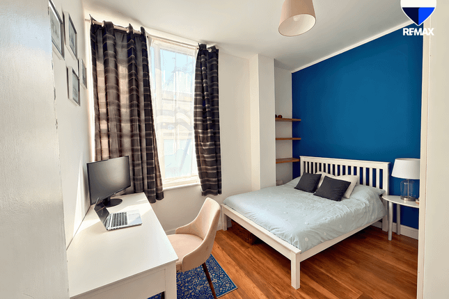 Flat 2, Brook Court, 510, Ripple Road, Barking photo 2