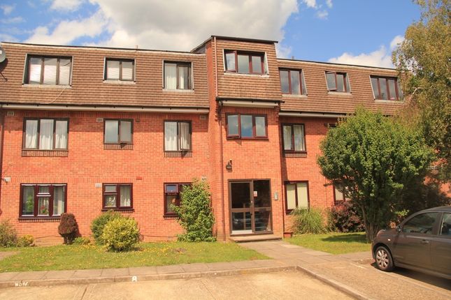 Thumbnail Flat to rent in The Drive, Slough