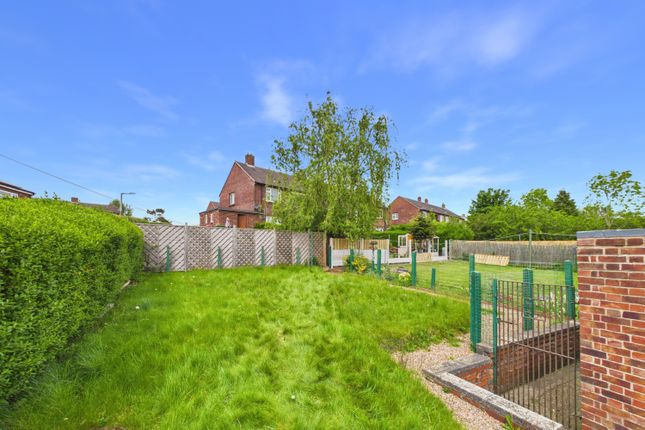 74, Snape Hill Crescent, Dronfield photo 3