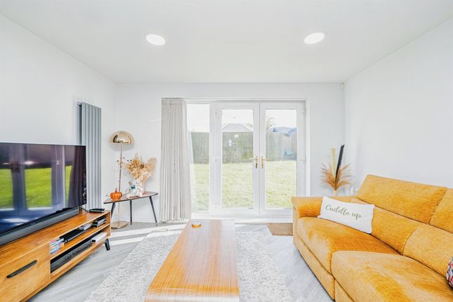 55, Wild Field, Bridgend photo 2