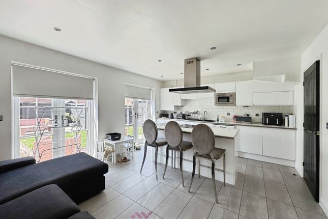 31, Wharf Crescent, Doncaster photo 2