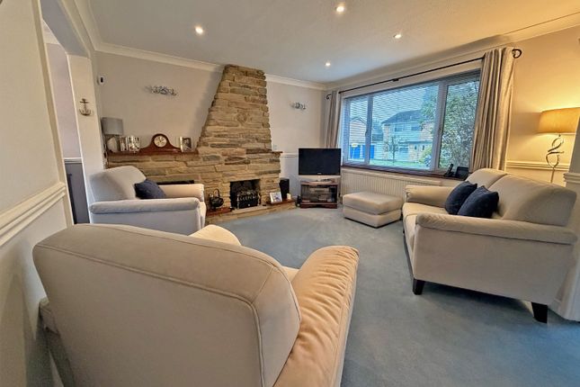 18 Hill Farm Way, Hazlemere, Buckinghamshire photo 2