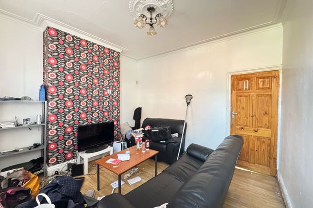 85 Harold Grove, Leeds photo 3