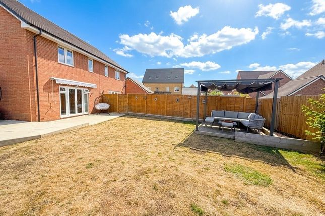 11, Walsingham Drive, Daventry photo 3