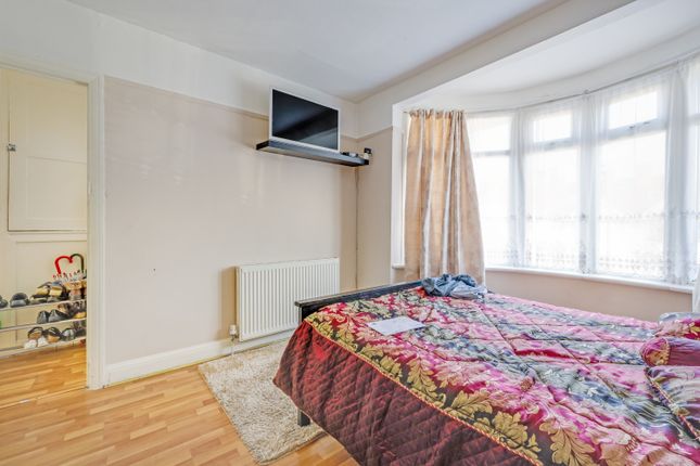 Braemar Avenue, London photo 5