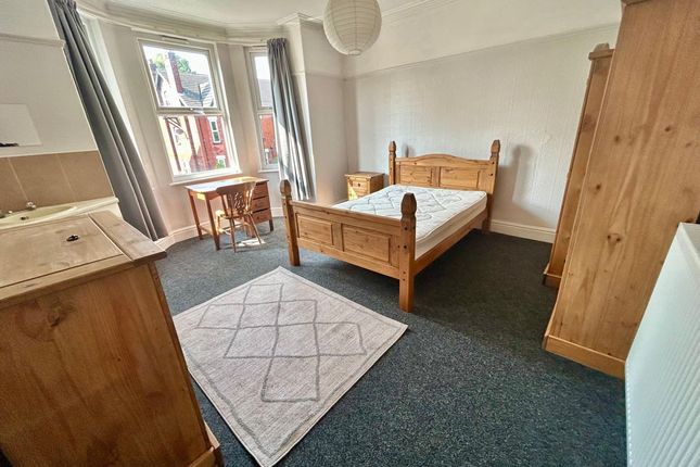 4 Park Gate Avenue, Manchester photo 4