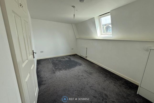 Flat, West Court Clifton Street, Bedminster, Bristol photo 4