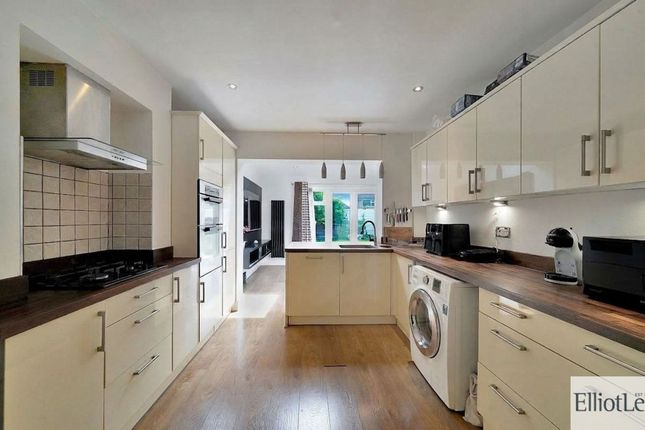 5 Primrose Gardens, Ruislip photo 4