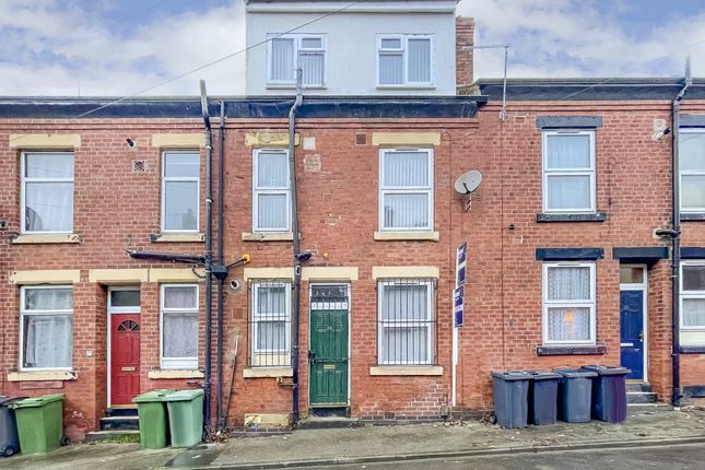Thumbnail Shared accommodation for sale in Autumn Grove, Leeds