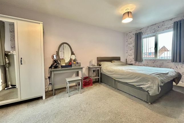 Town house for sale in Warren House Road, Allerton Bywater, Castleford