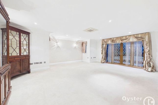 2 Kestrel Court Cherry Tree Way, Stanmore photo 3