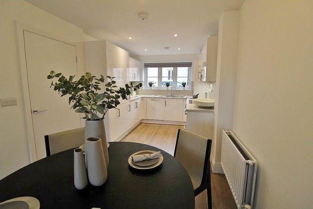 10, Houghton Avenue, Waterlooville photo 4