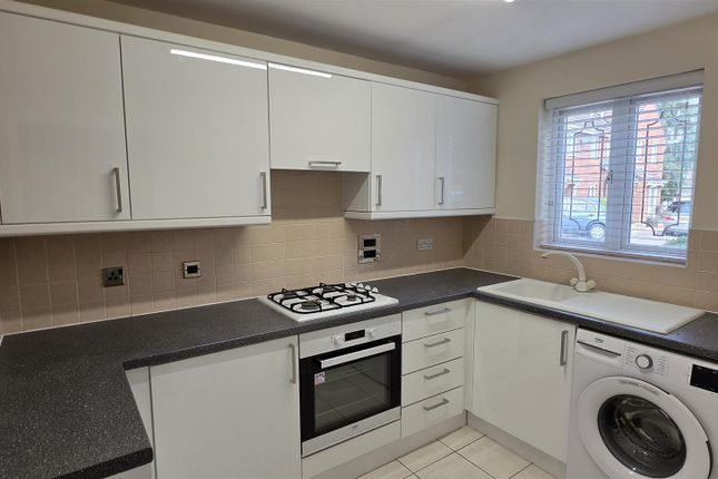 10, Parolles Close, Warwick photo 2
