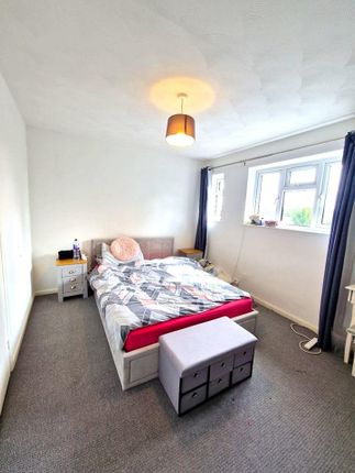 16, Cygnet Avenue, Feltham photo 5
