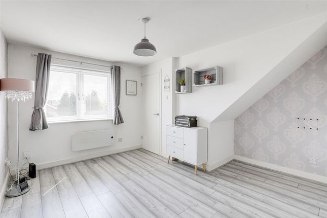 26 Hazelbank Avenue, Nottingham photo 2