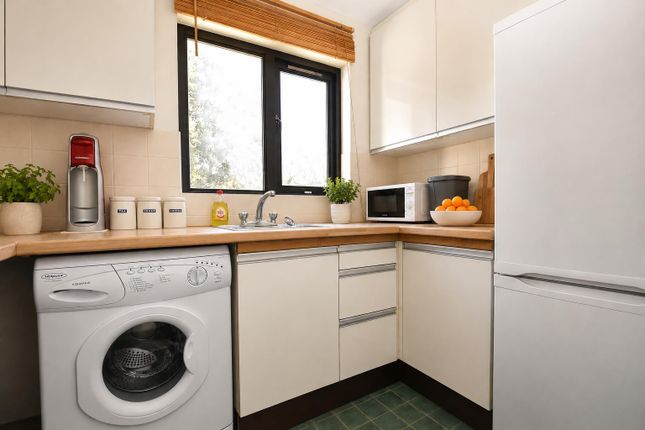 12, Barleymead, Horley photo 3